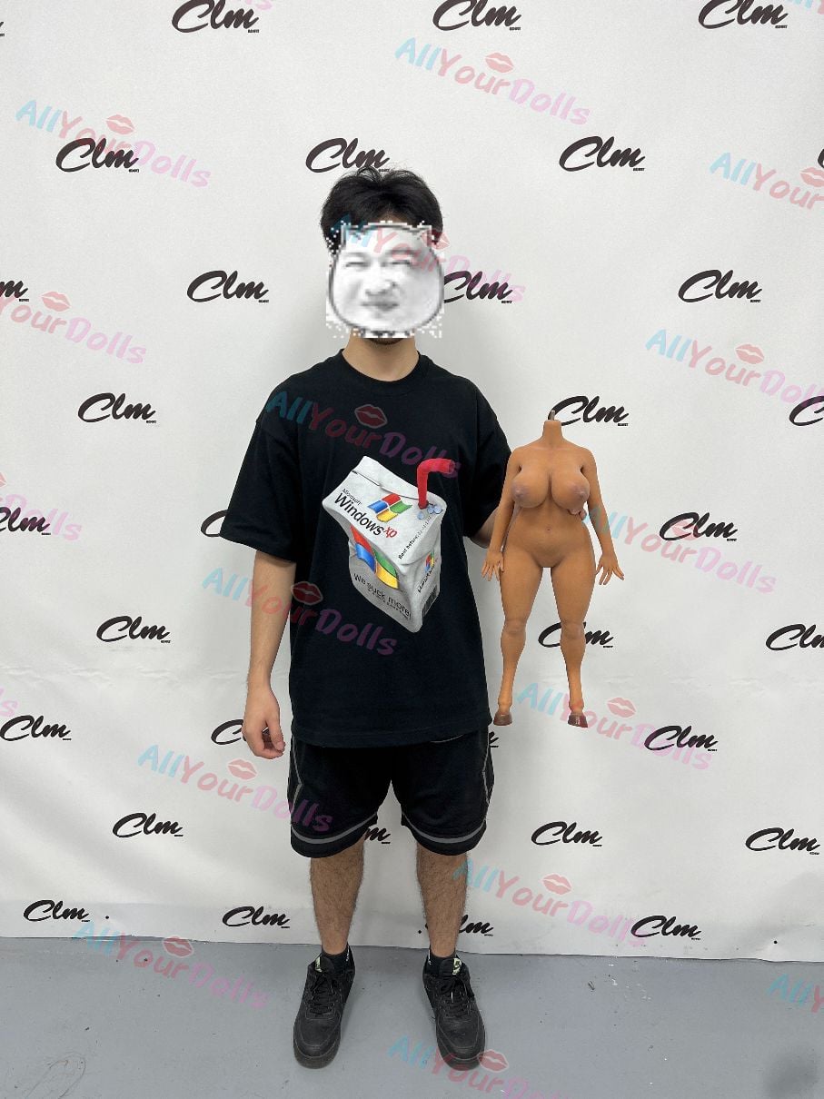 Climax Horse Comparison with a man-front_907x1210