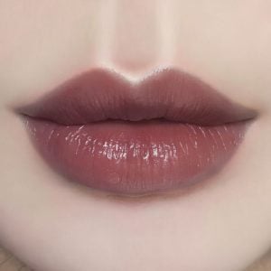 Earth-Brown Lips